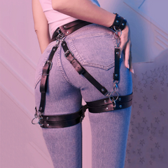 sm Leather binding and restraint